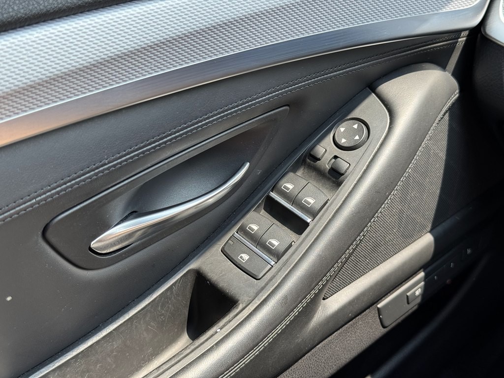 2015 BMW 5 Series Image 29
