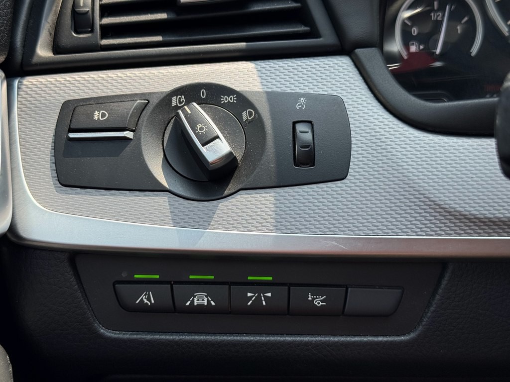 2015 BMW 5 Series Image 30