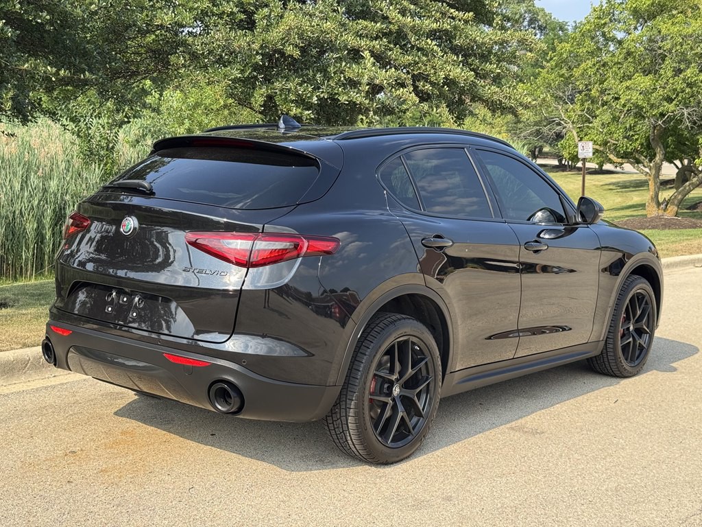 2020 Alfa Romeo Stelvio Image 2