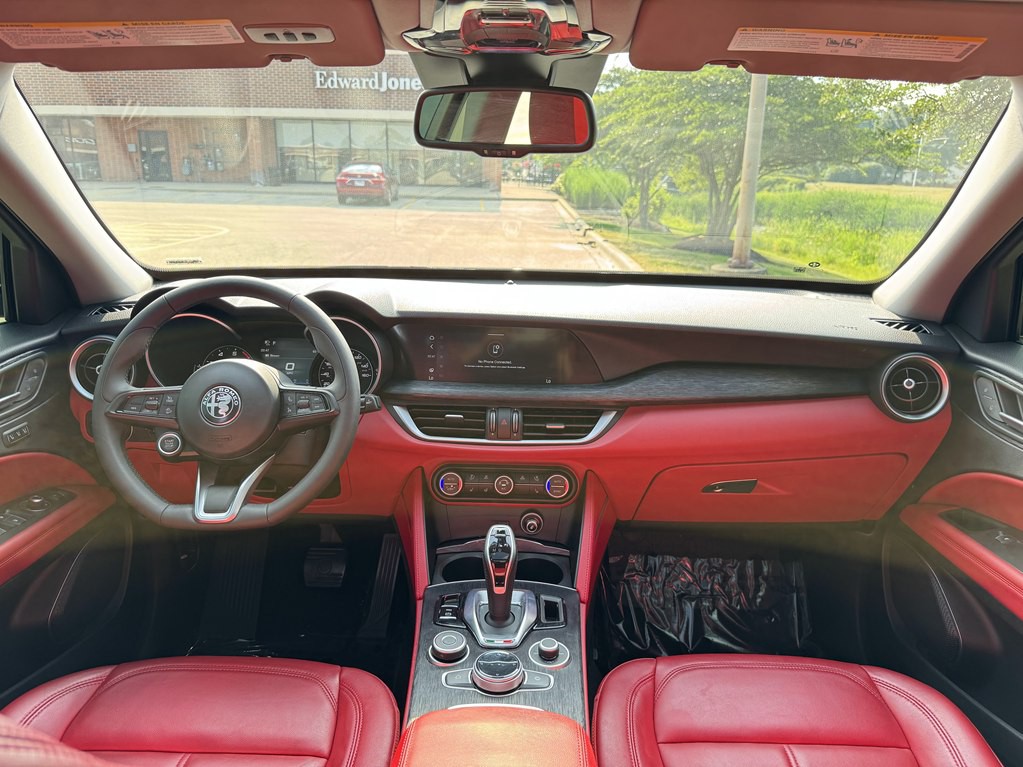 2020 Alfa Romeo Stelvio Image 24