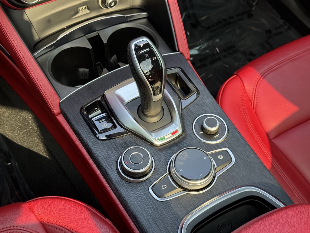 2020 Alfa Romeo Stelvio Image 25