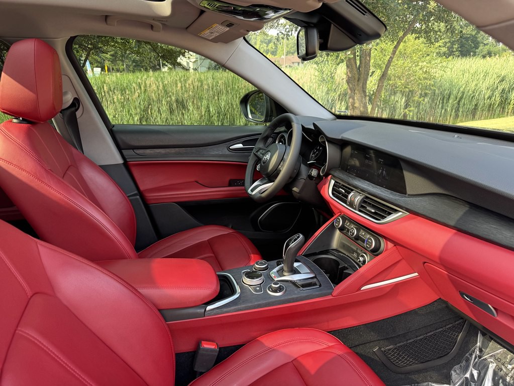 2020 Alfa Romeo Stelvio Image 26
