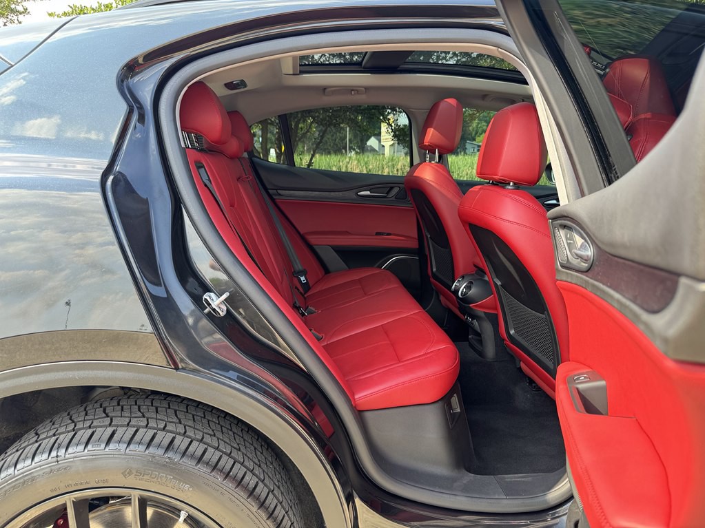 2020 Alfa Romeo Stelvio Image 33