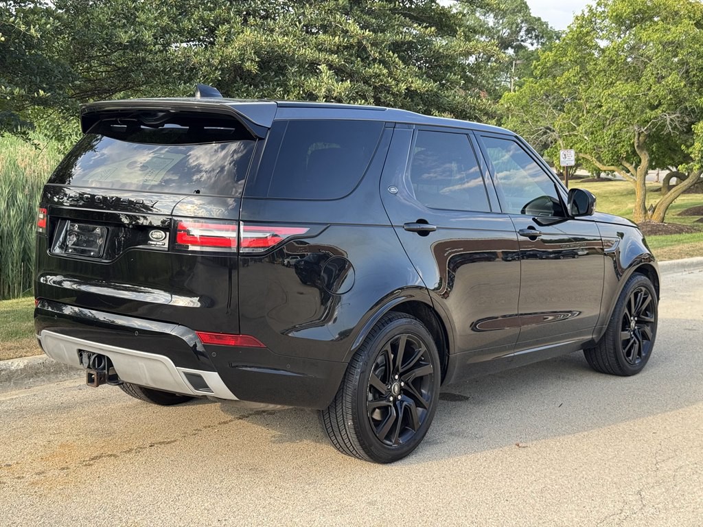 2017 Land Rover Discovery Image 2