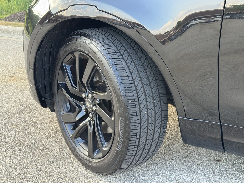 2017 Land Rover Discovery Image 10