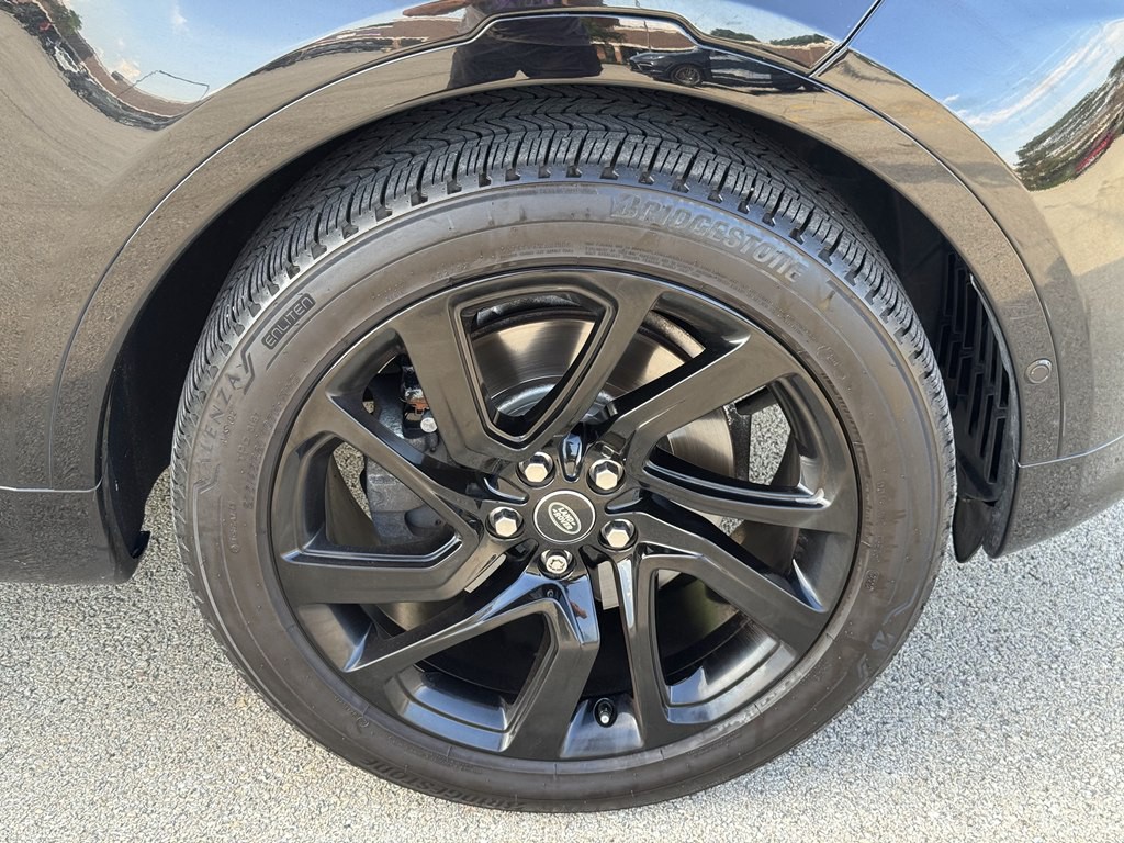 2017 Land Rover Discovery Image 11