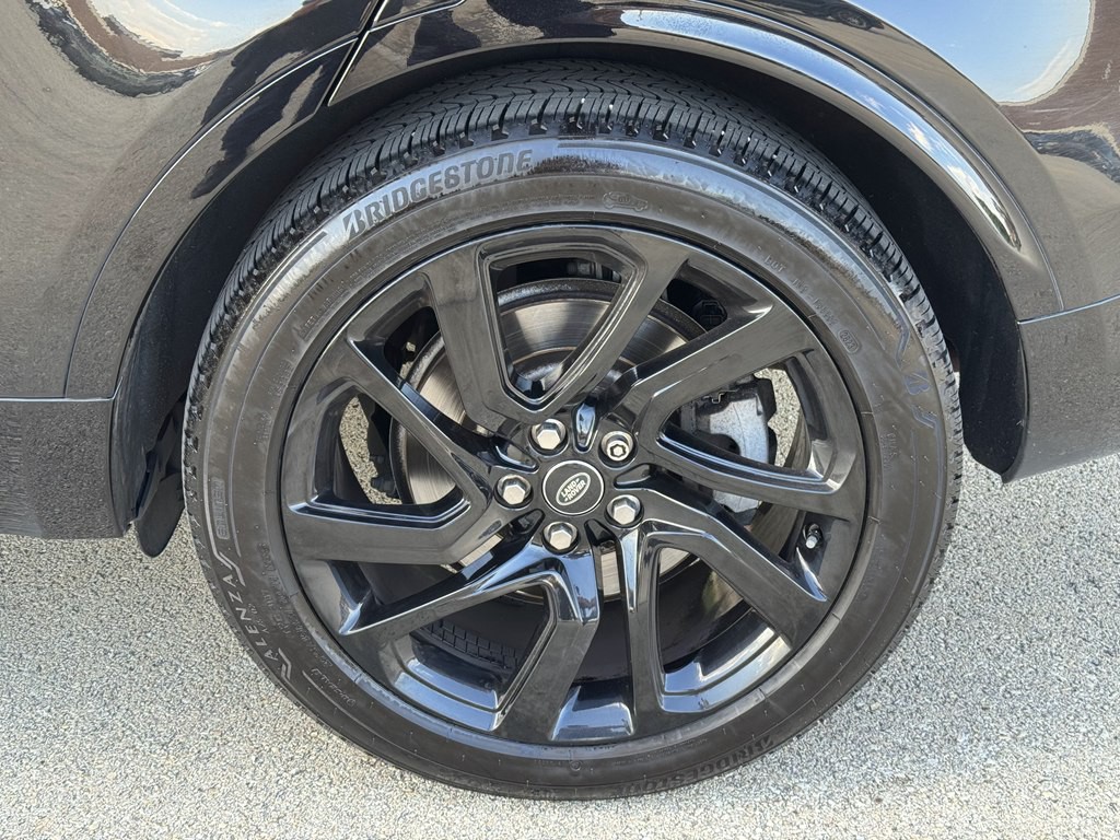 2017 Land Rover Discovery Image 12