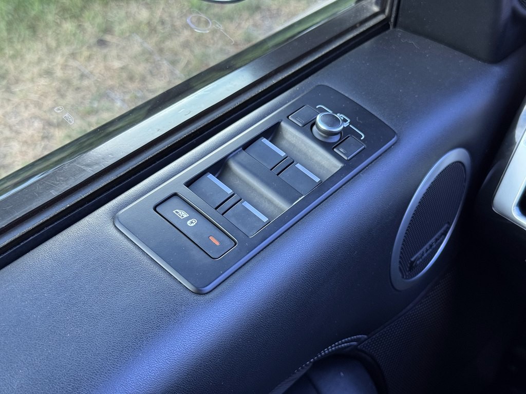 2017 Land Rover Discovery Image 22
