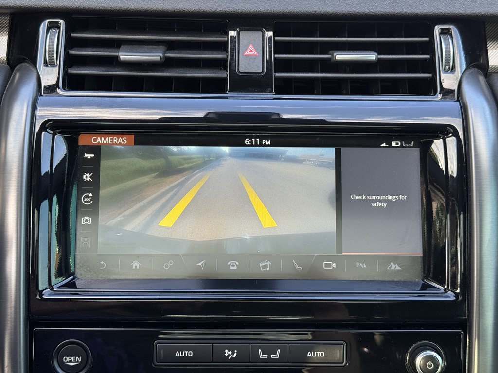 2017 Land Rover Discovery Image 24