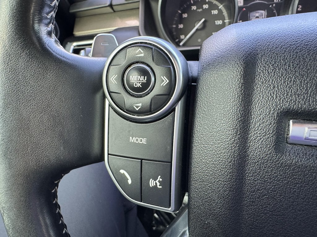 2017 Land Rover Discovery Image 25