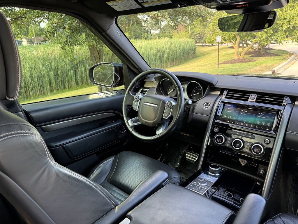 2017 Land Rover Discovery Image 28