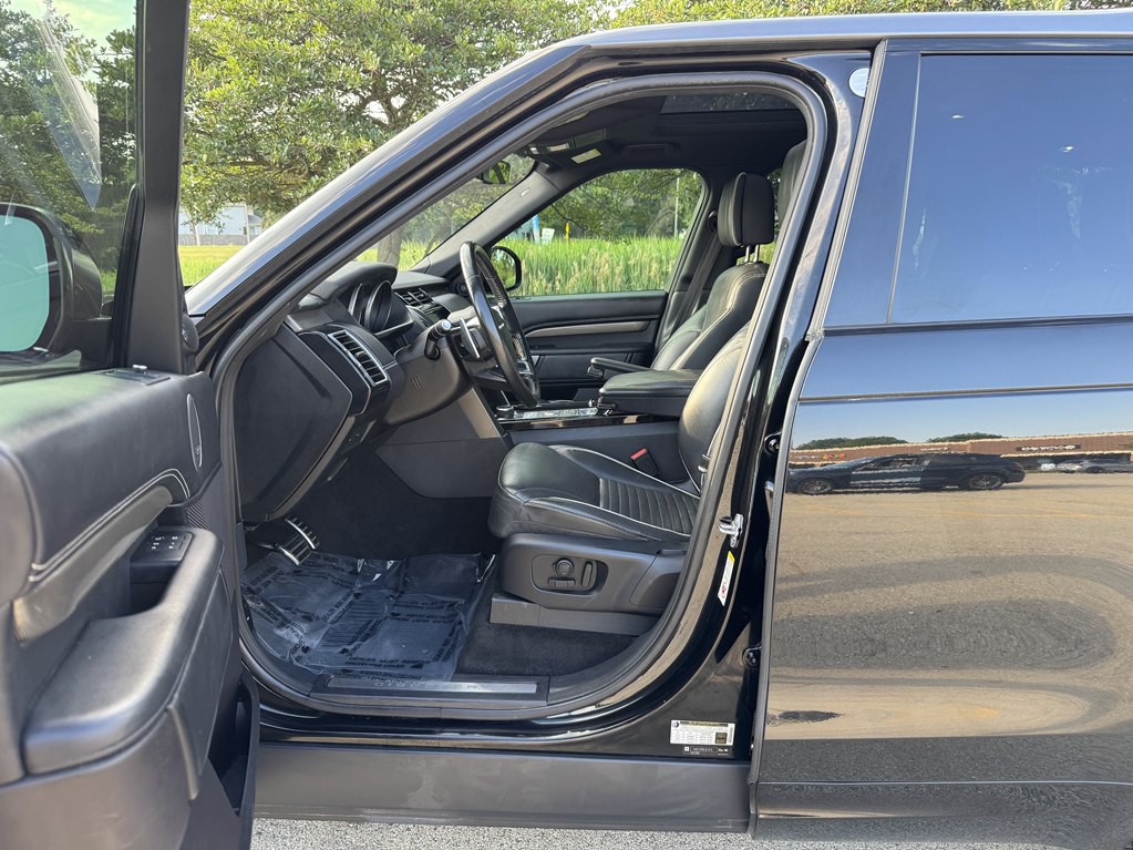 2017 Land Rover Discovery Image 31