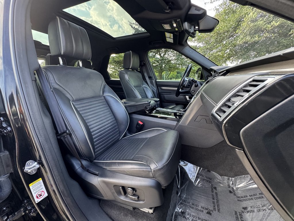 2017 Land Rover Discovery Image 33