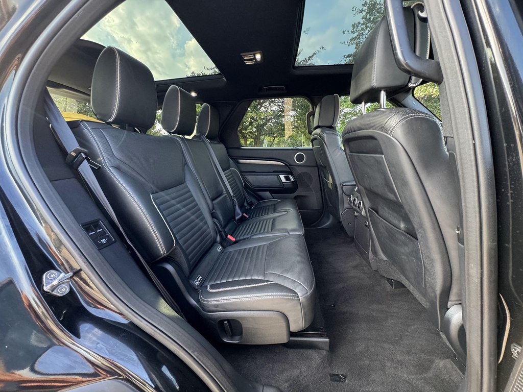 2017 Land Rover Discovery Image 35