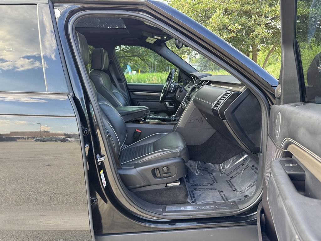2017 Land Rover Discovery Image 36