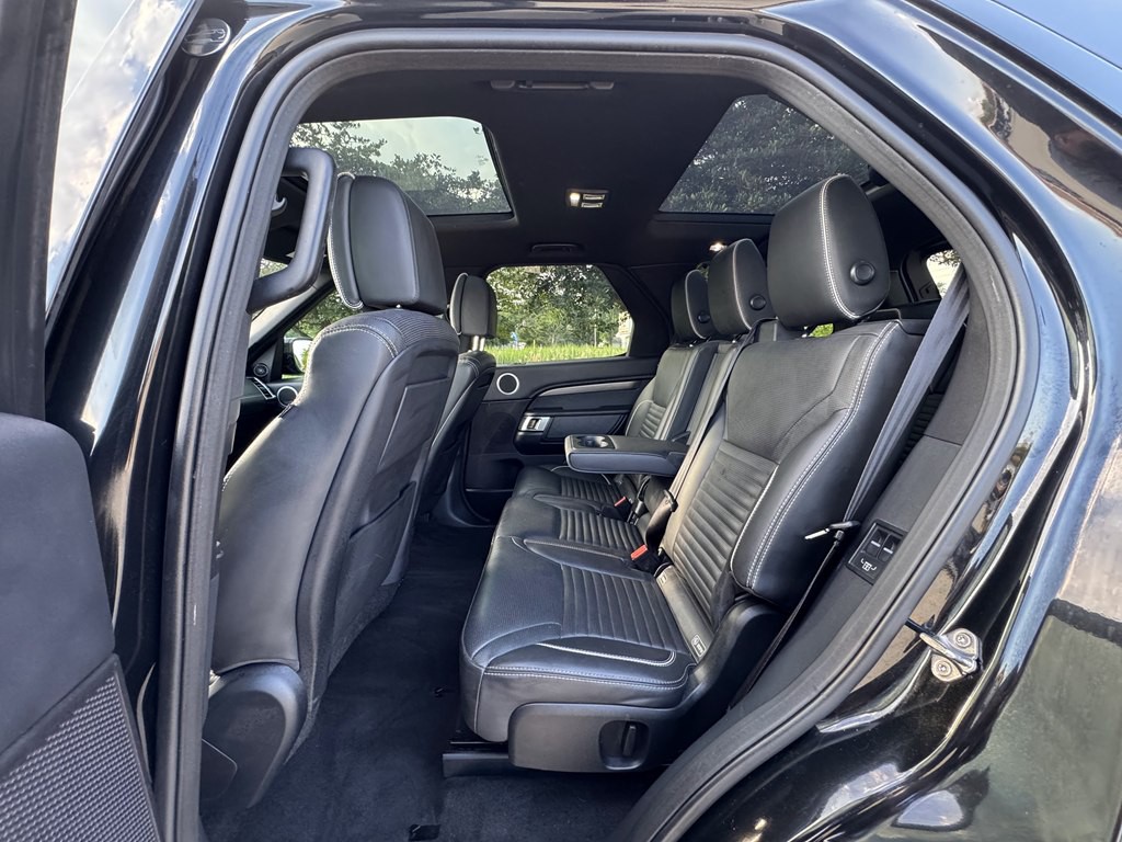 2017 Land Rover Discovery Image 38