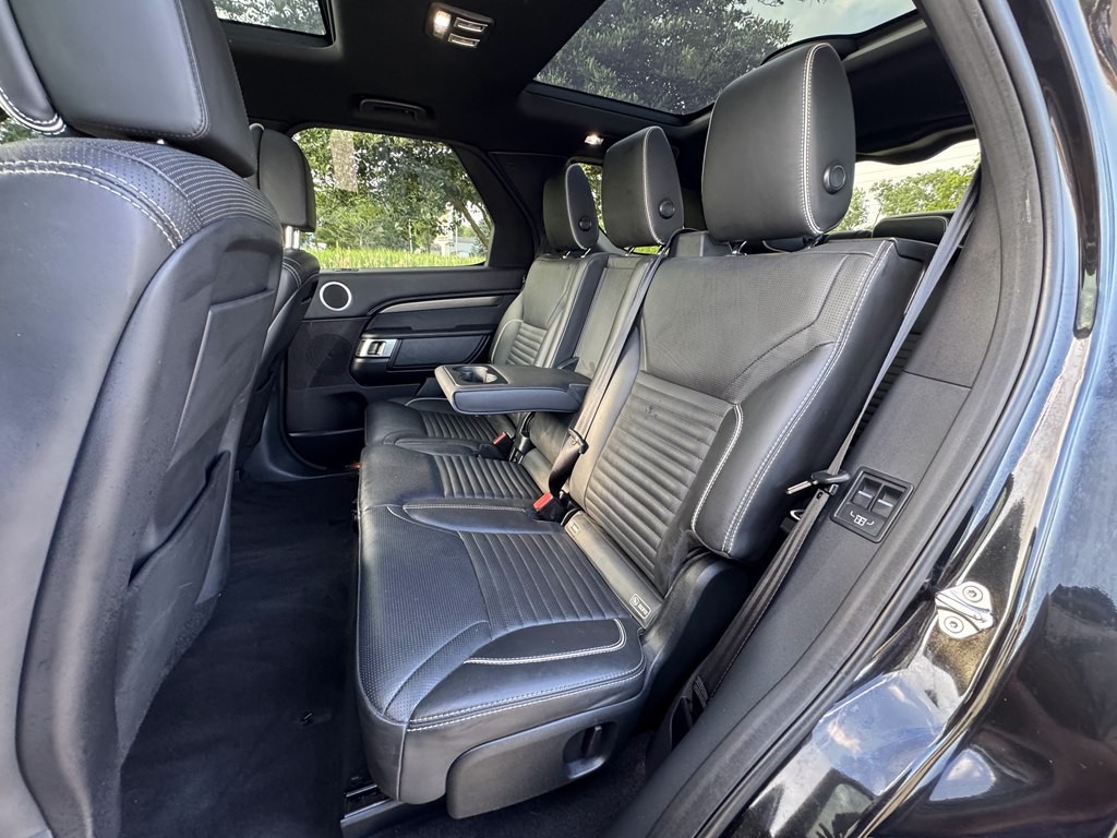 2017 Land Rover Discovery Image 39