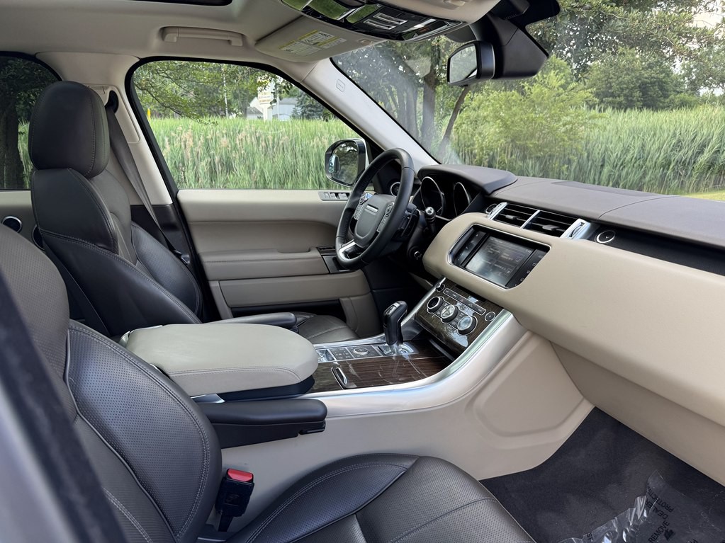 2016 Land Rover Range Rover Image 19