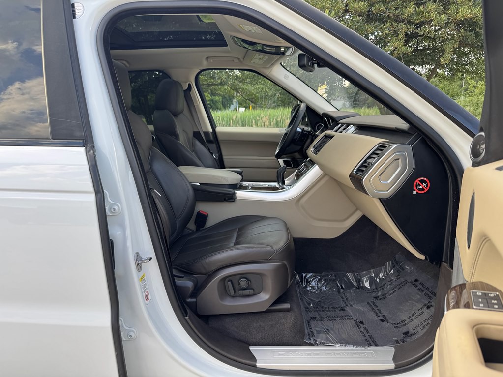 2016 Land Rover Range Rover Image 21