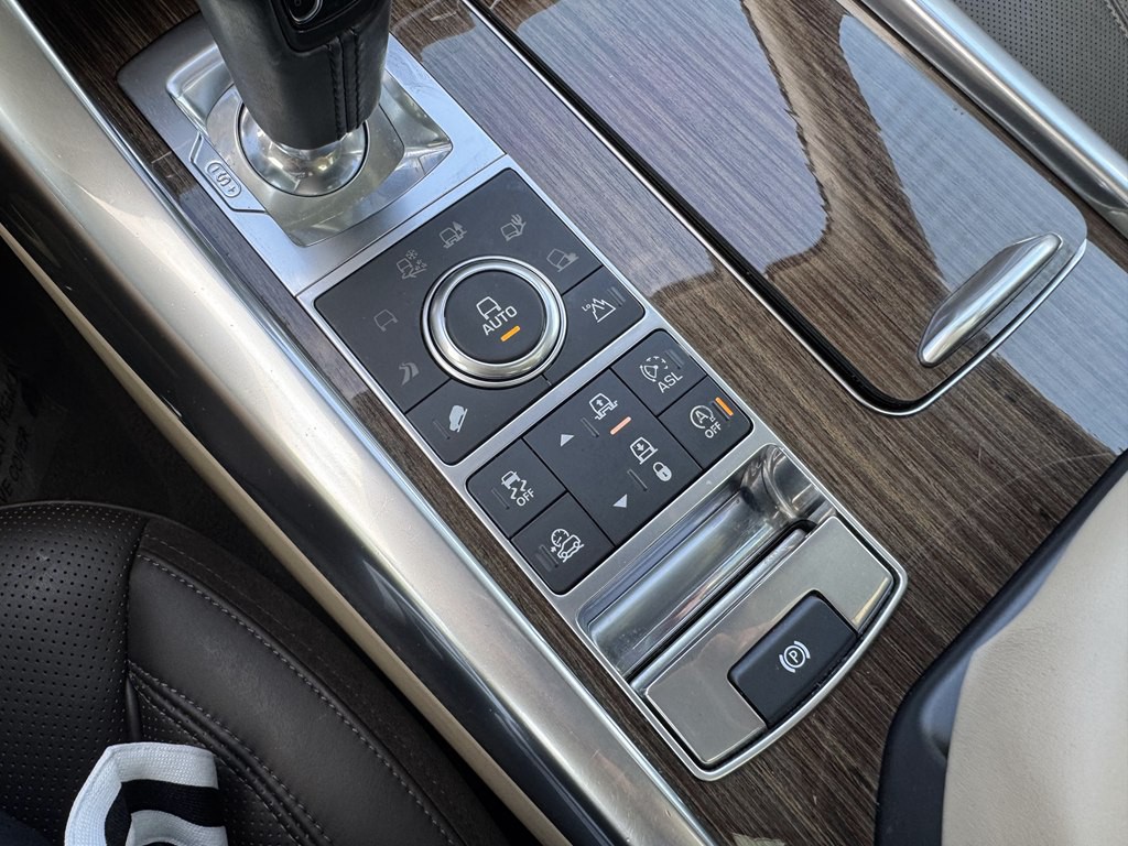 2016 Land Rover Range Rover Image 31