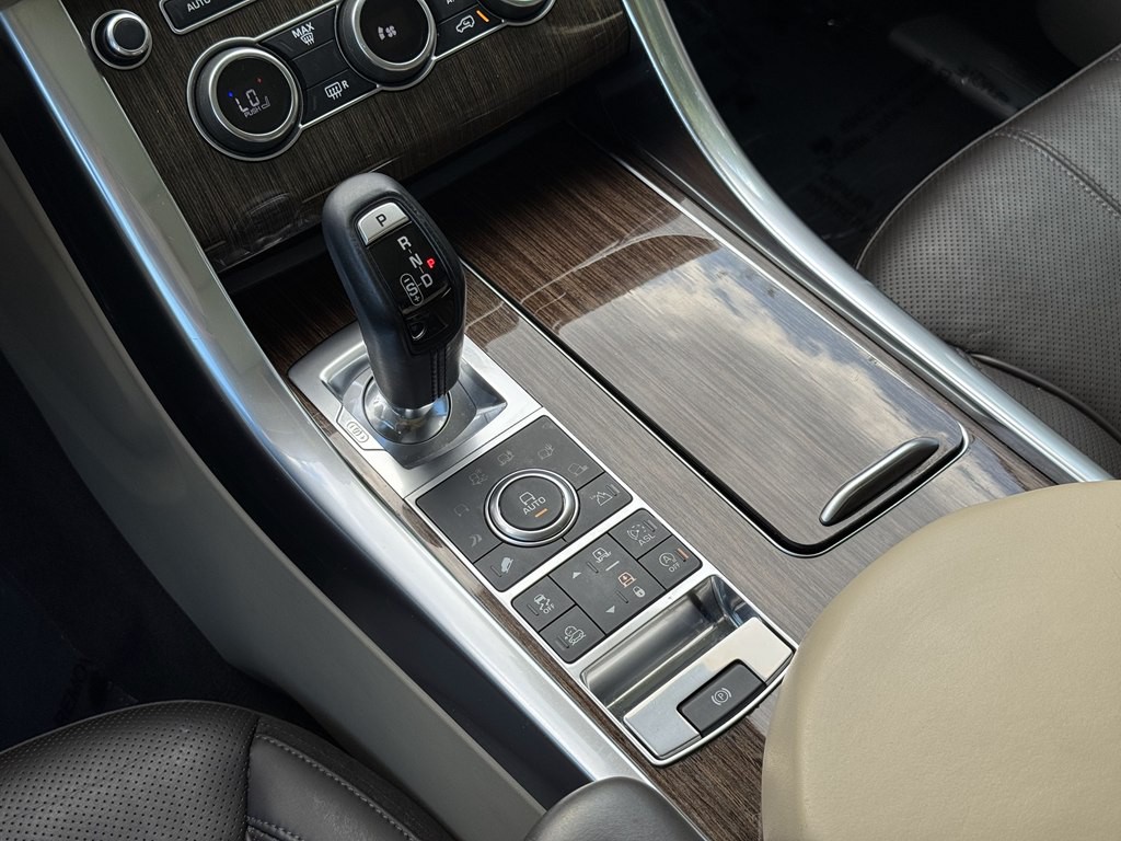 2016 Land Rover Range Rover Image 35