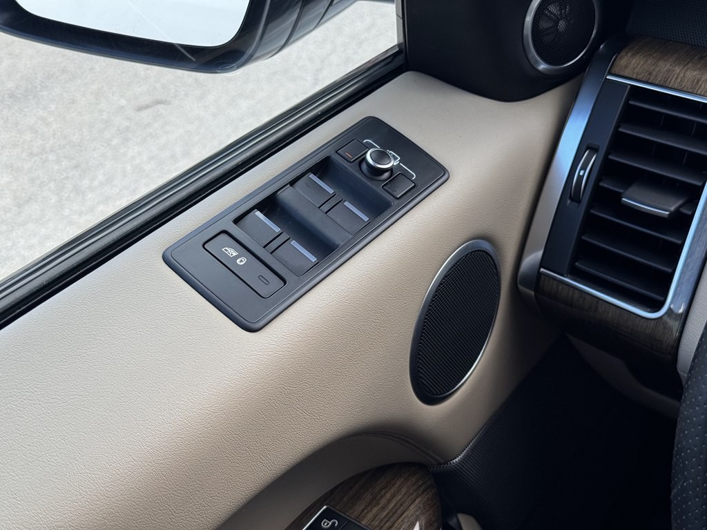 2016 Land Rover Range Rover Image 36