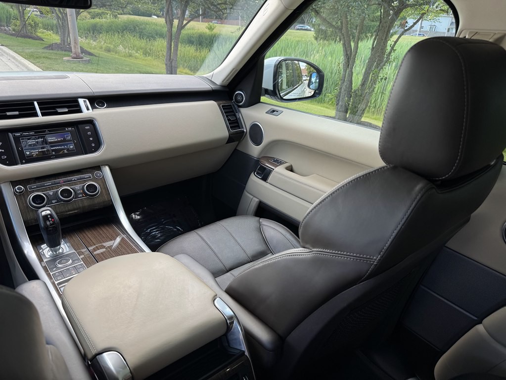 2016 Land Rover Range Rover Image 41