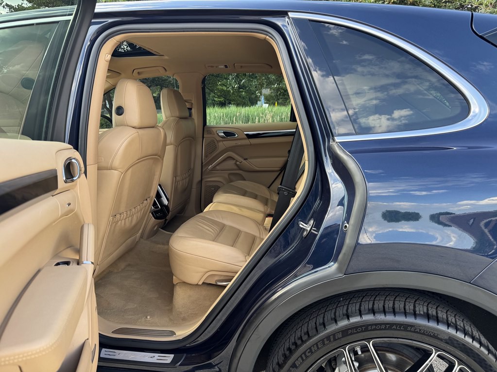 2011 Porsche Cayenne Image 32