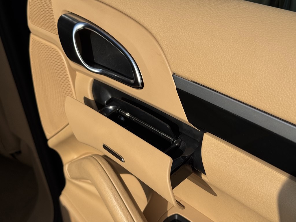 2011 Porsche Cayenne Image 39