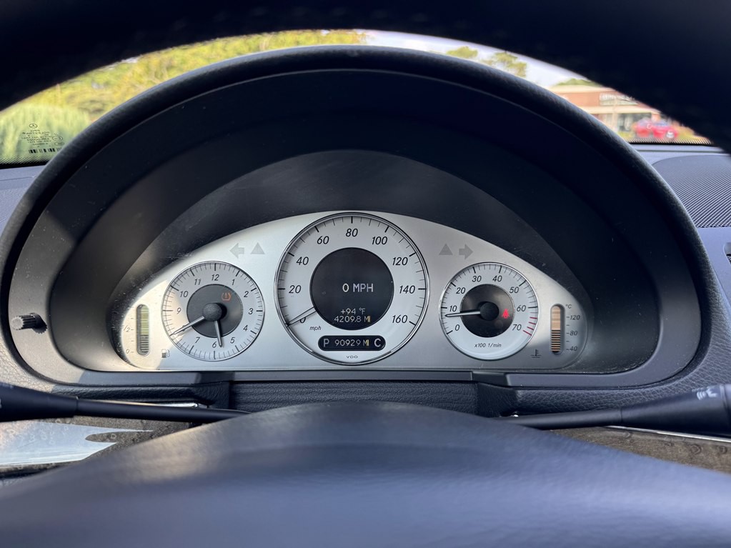 2009 Mercedes-Benz E-Class Image 19