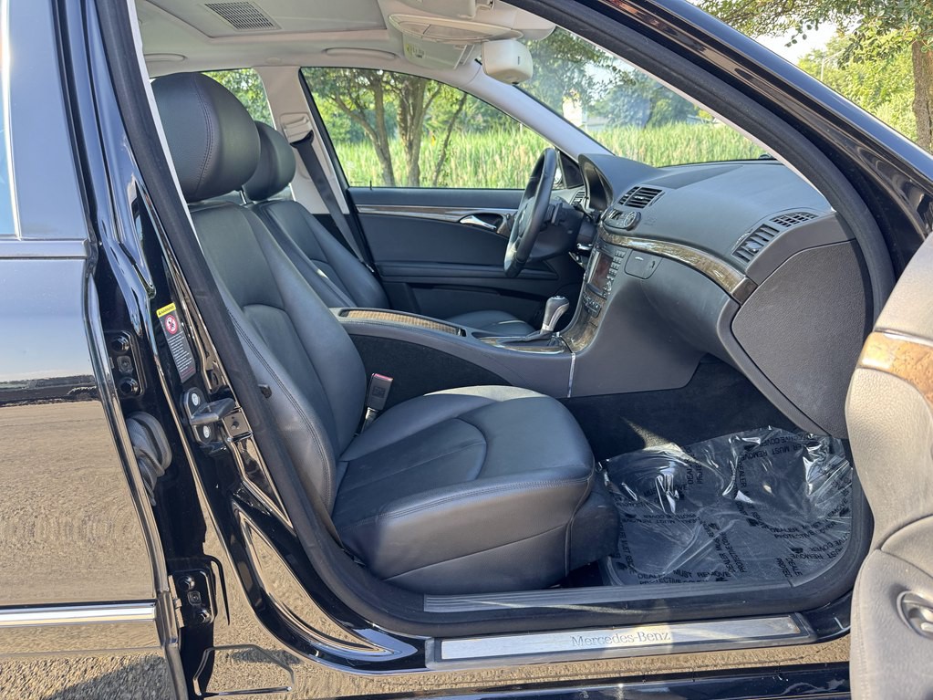 2009 Mercedes-Benz E-Class Image 23