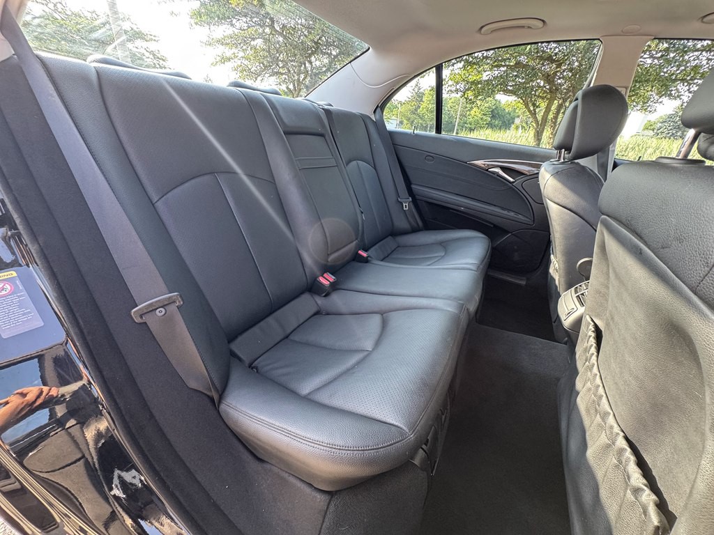 2009 Mercedes-Benz E-Class Image 26