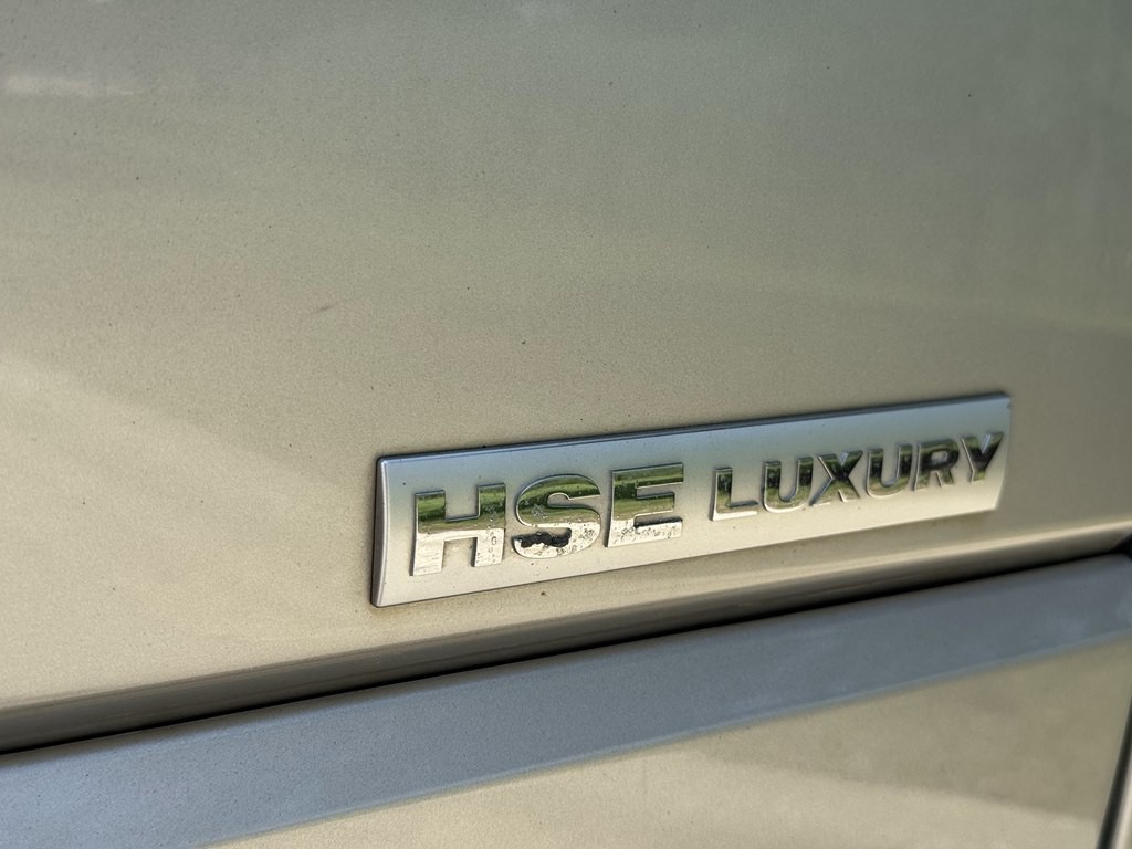 2016 Land Rover LR4 Image 9