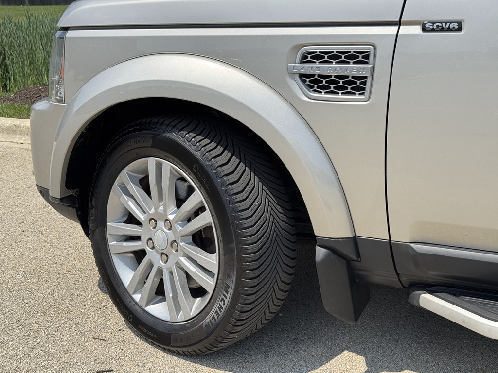2016 Land Rover LR4 Image 10