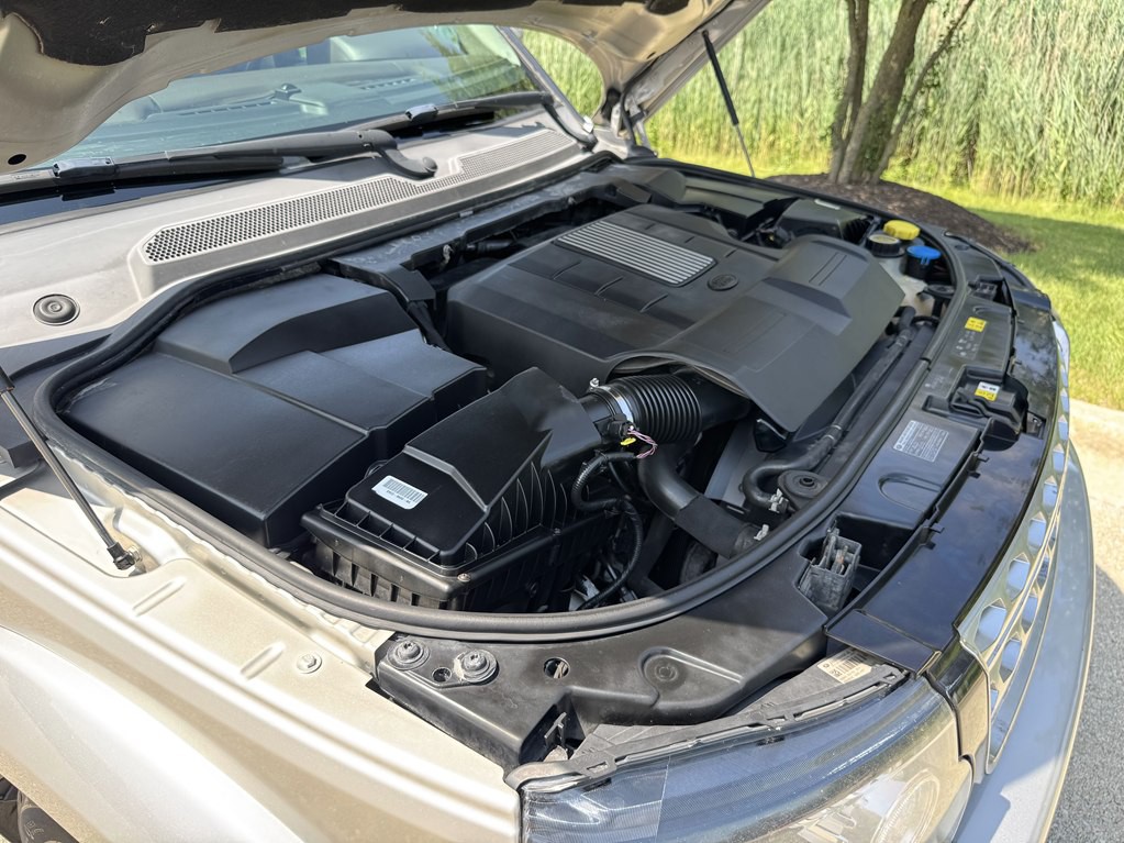 2016 Land Rover LR4 Image 13