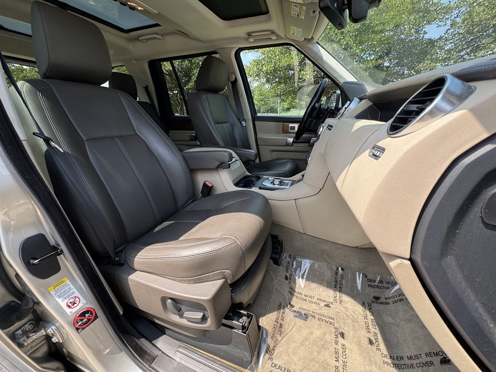 2016 Land Rover LR4 Image 19