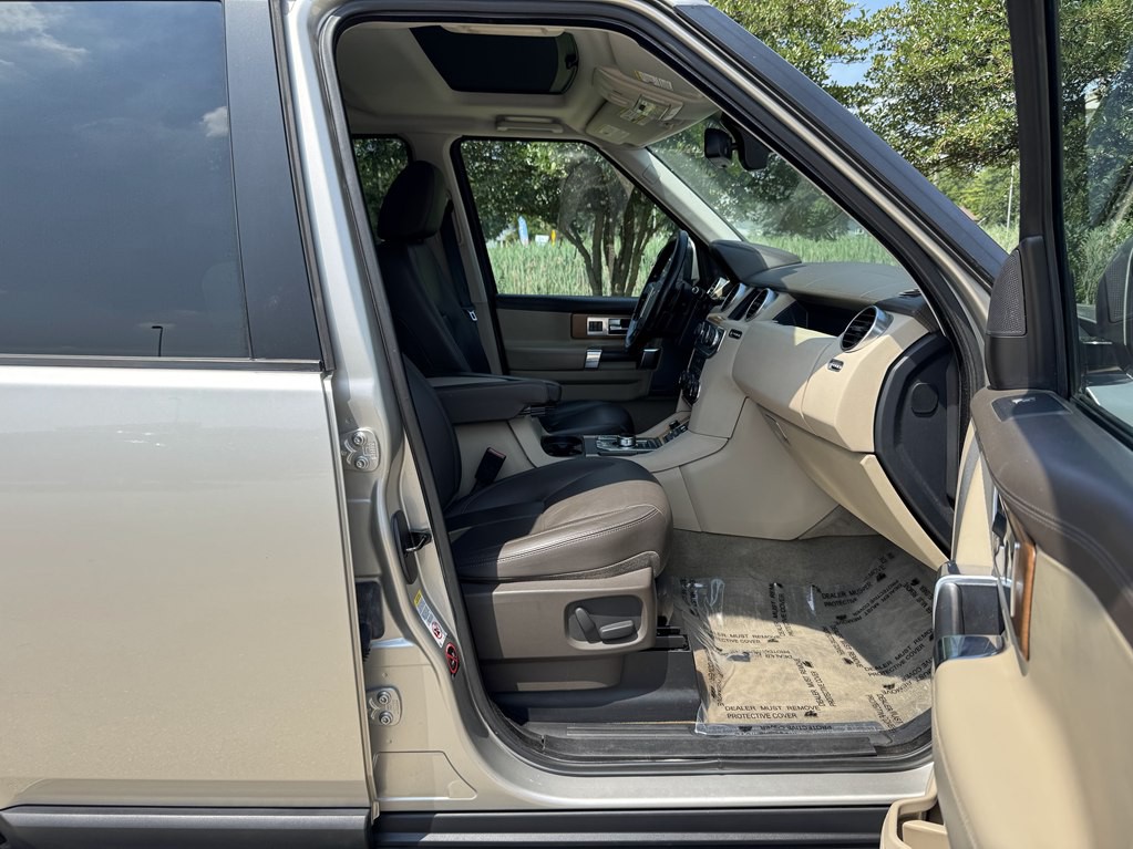 2016 Land Rover LR4 Image 20