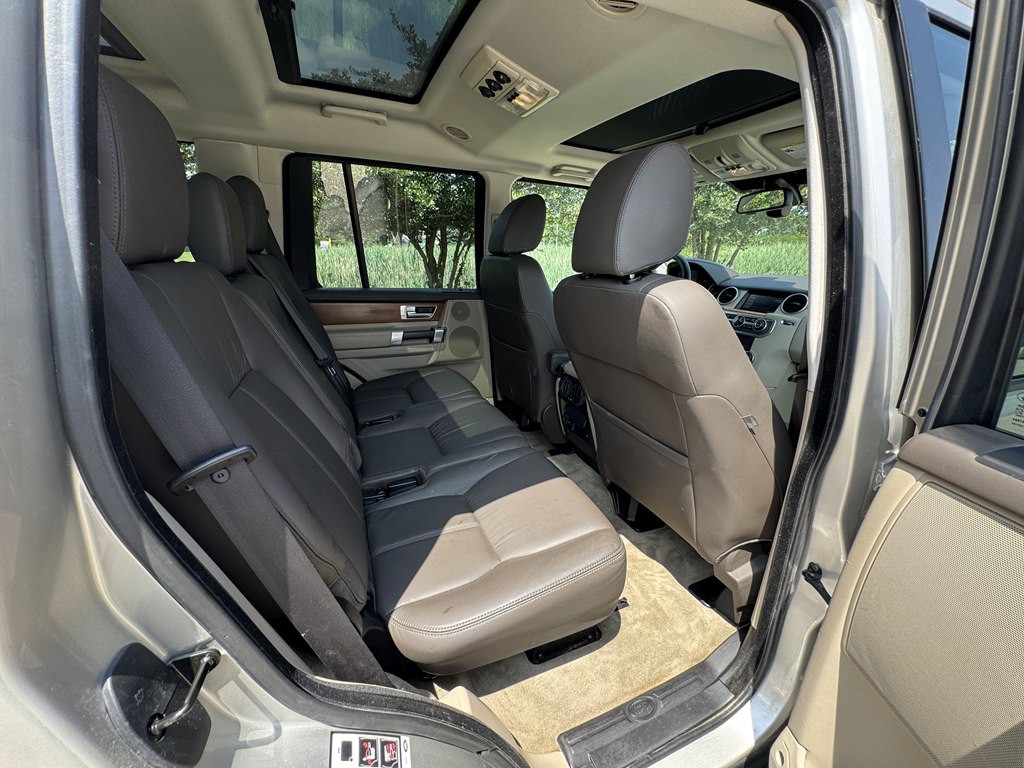 2016 Land Rover LR4 Image 23
