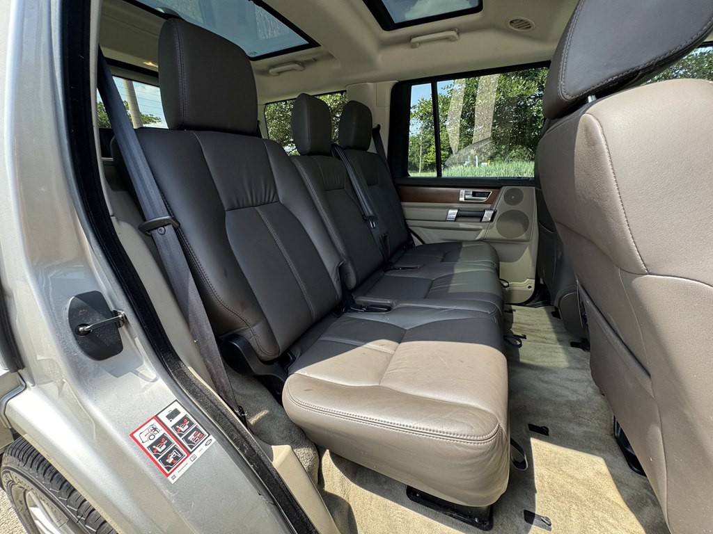 2016 Land Rover LR4 Image 24