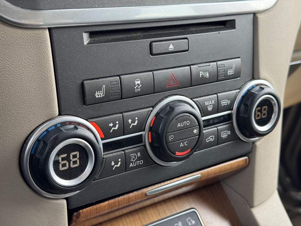 2016 Land Rover LR4 Image 35