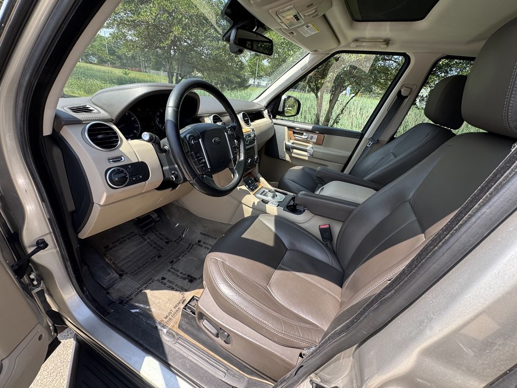 2016 Land Rover LR4 Image 39
