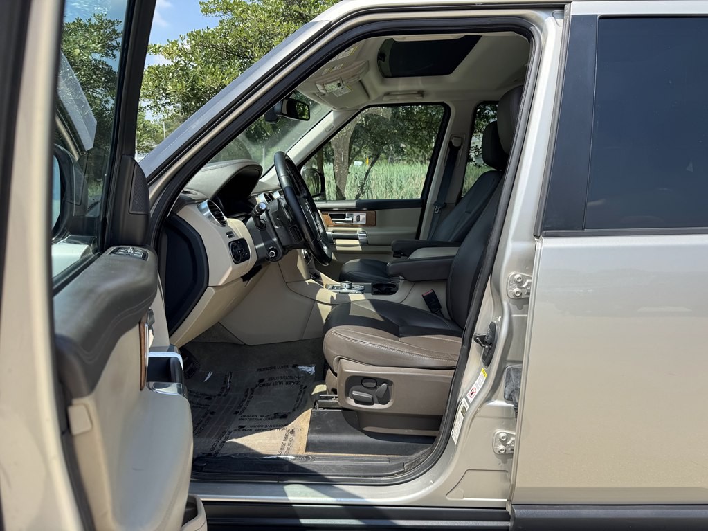 2016 Land Rover LR4 Image 40