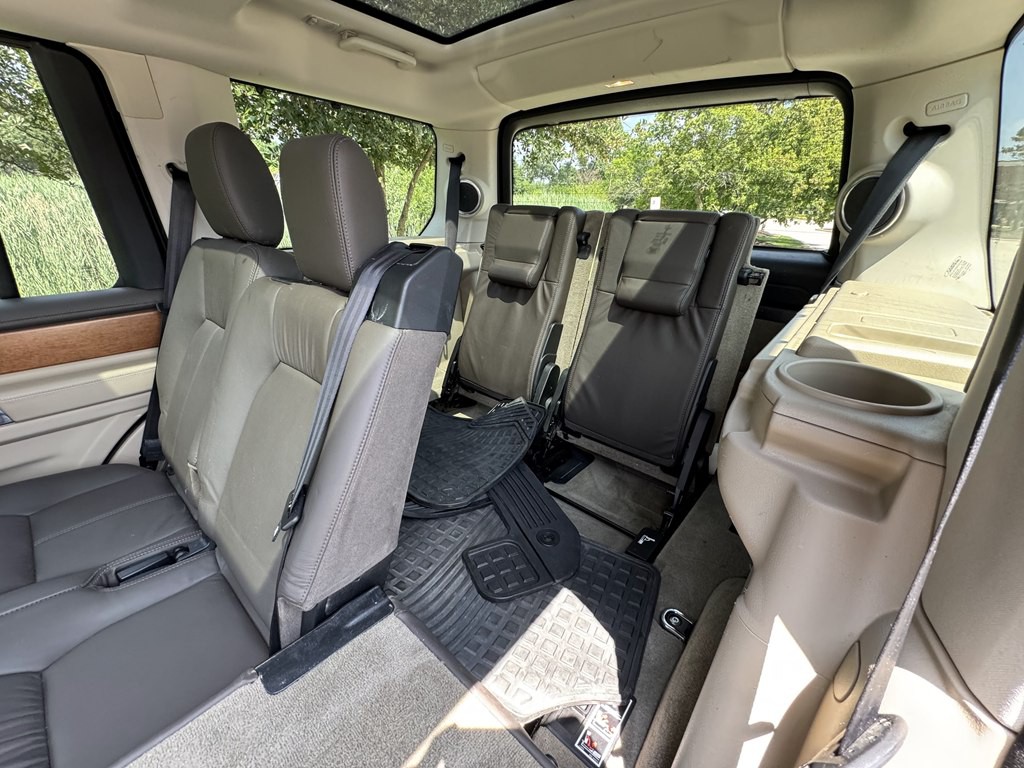 2016 Land Rover LR4 Image 44