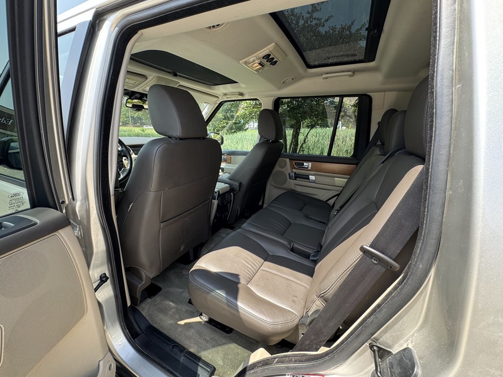 2016 Land Rover LR4 Image 45