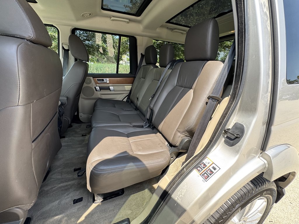 2016 Land Rover LR4 Image 46