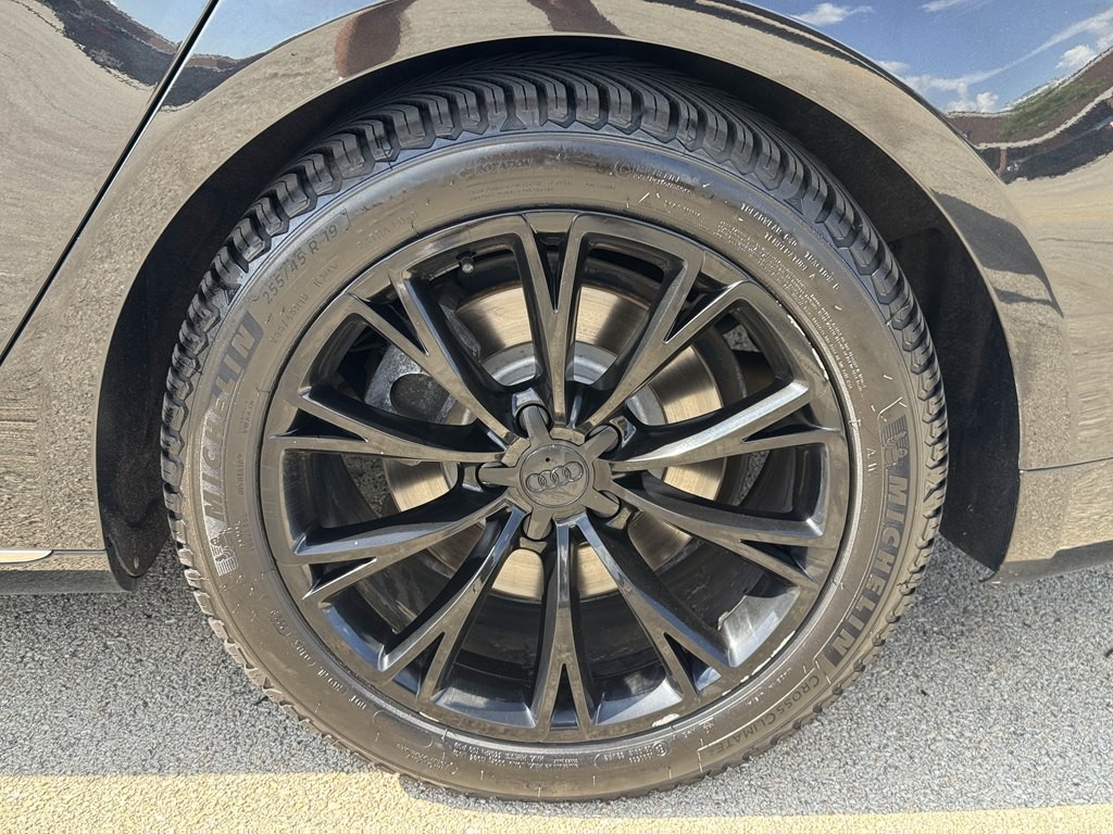 2013 Audi A8 Image 11