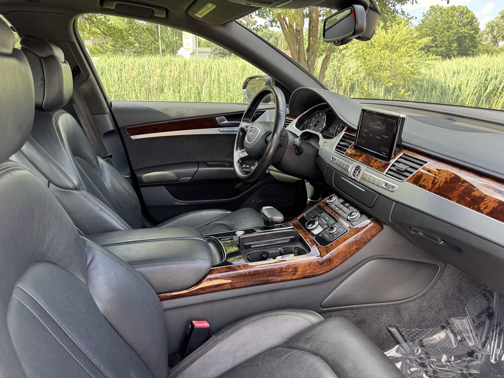 2013 Audi A8 Image 24