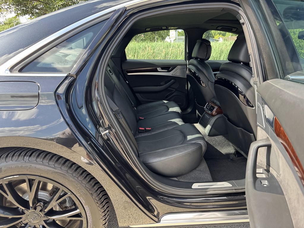 2013 Audi A8 Image 30