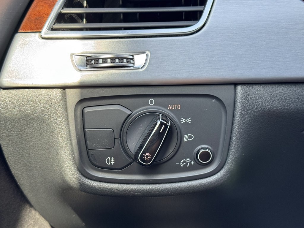 2013 Audi A8 Image 32