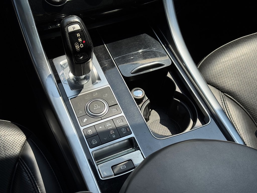 2016 Land Rover Range Rover Image 25